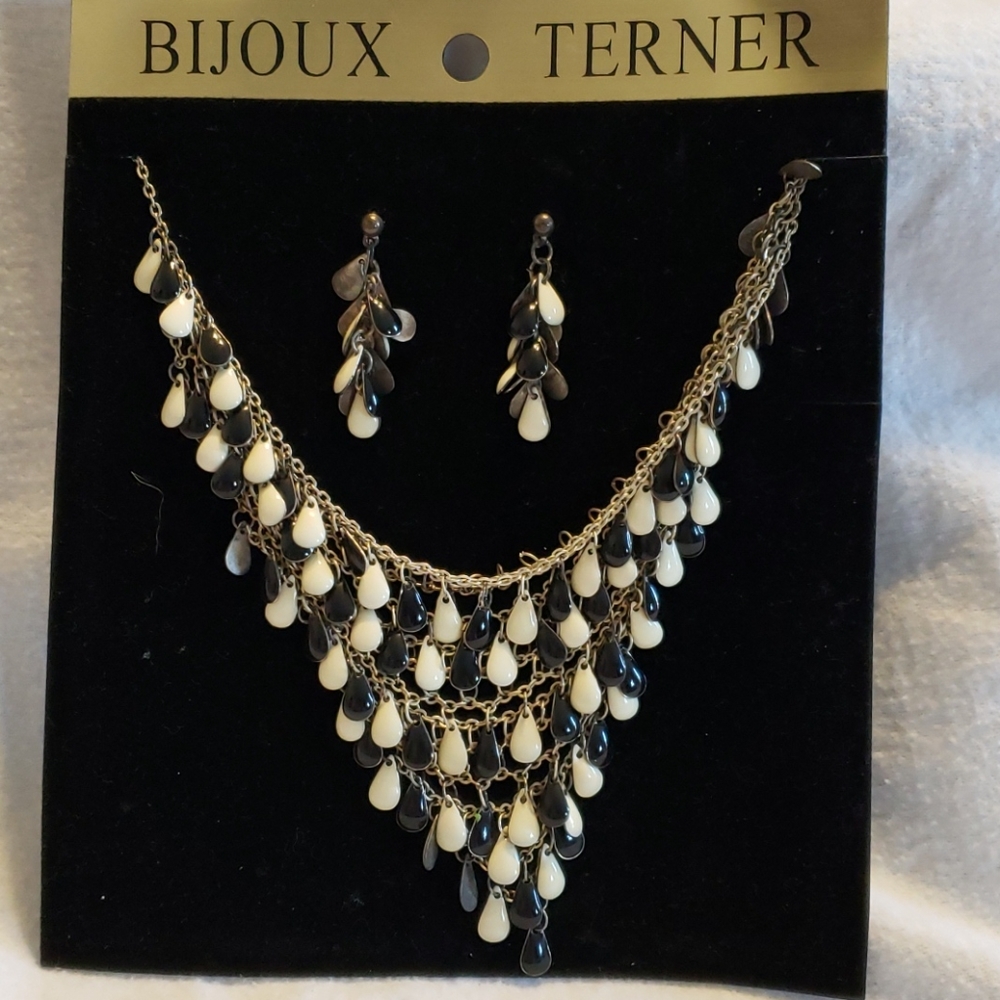 Bijoux Terner NWT Necklace/Earrings Set